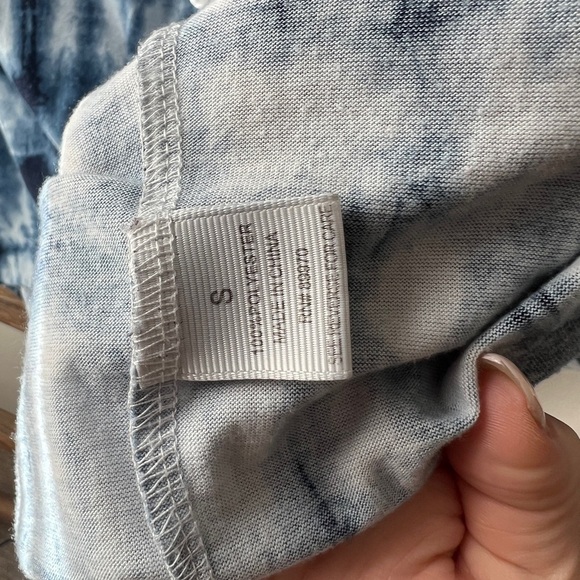 Eden & Olivia women’s blue tie dye button up - Picture 4 of 5